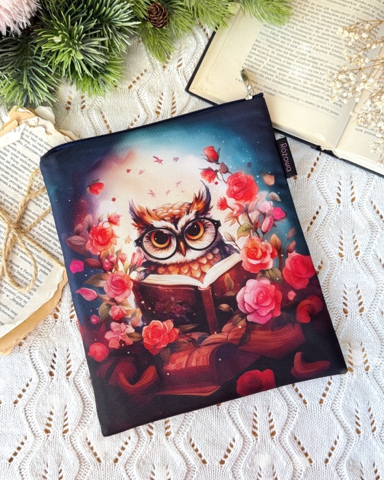 book sleeve wsuwane etui na książki, zeszyty lub tablet, wzór zaczytana sowa, przód