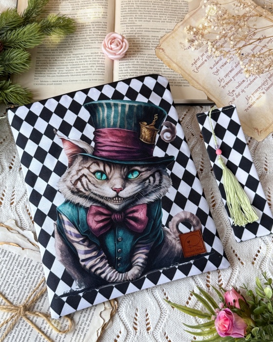 book sleeve wsuwane etui na książki, zeszyty lub tablet 11 cali, zamykane na zamek ,wzór bad cat,  przód etui