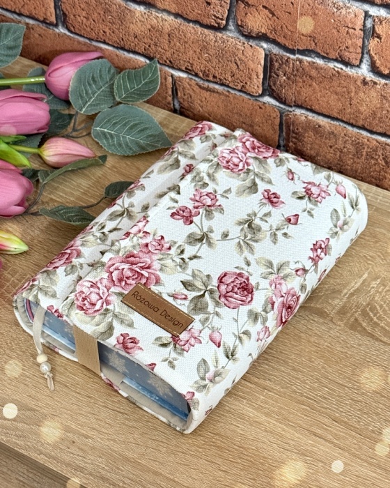 romantyczne etui na książkę z motywem kwiatowym w stylu vintage