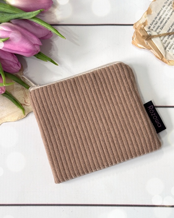 mały sztruksowy organizer do torebki w kolorze beżowym