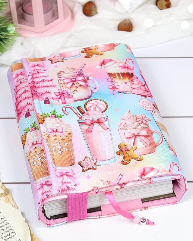 etui na książki handmade we wzorze sweet pink, zamykane na gumkę