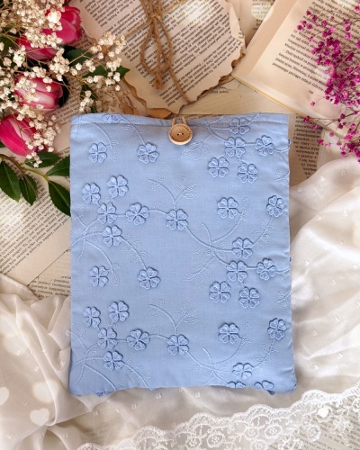 Przejdź do produktu Book Sleeve BŁĘKITNA CISZA