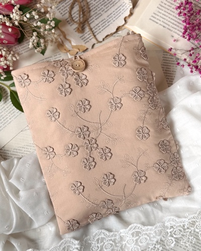 Przejdź do produktu Book Sleeve CZUŁOŚĆ SŁÓW