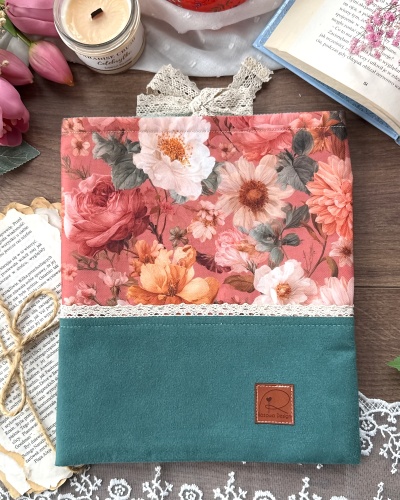 Przejdź do produktu Book Sleeve , otulacz na książki ROMANTYCZNE CHWILE