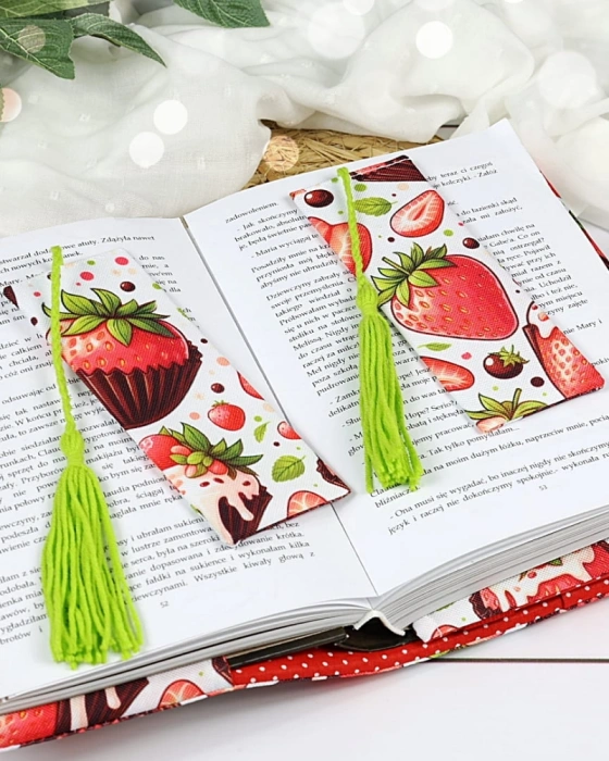 zakladka-do-ksiazki-handmade-truskawki