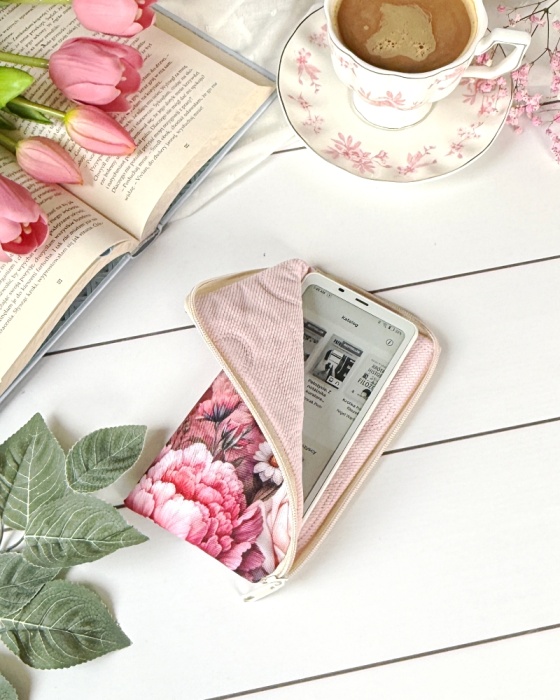 pokrowiec na telefon zamykany na zamek we wzorze kwiatowym