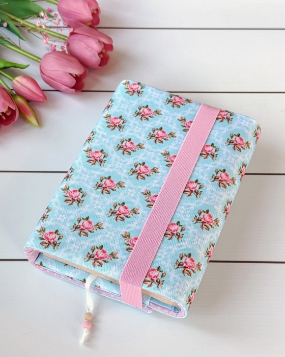 pokrowiec na książki pocałunek róży widok z tyłu