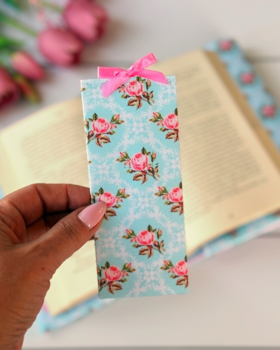 zakładka do książki materiałowa wzór pocałunek róży idealna do romantycznych lektur