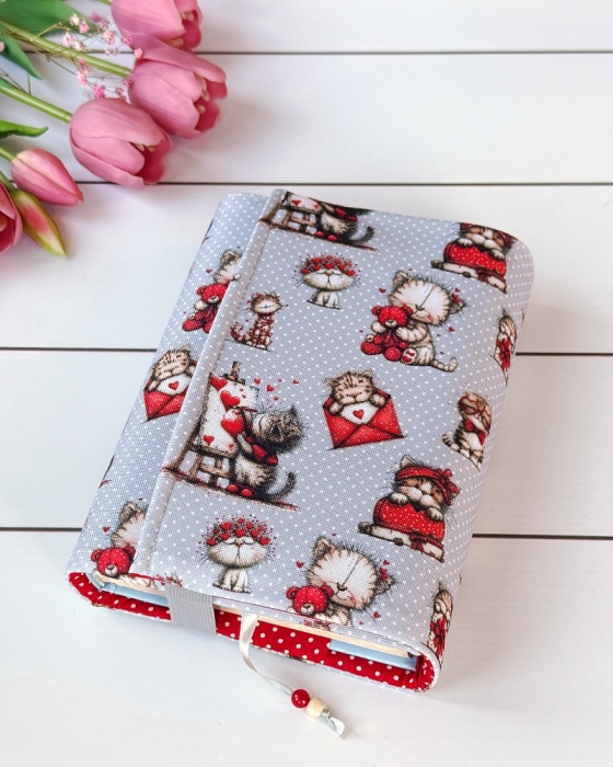 etui na książkę koteczki uroczy wzór dla miłośników kotów