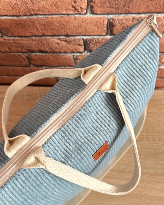 torba typu shopperka uszyta z miękkiego sztruksu zamykana na zamek