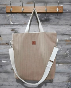 sztruksowa torebka zamykana na zamek w kolorze jasnego beżu