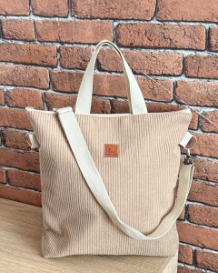 torebka damska ze sztruksu w kolorze beżu, z odpinanym paskiem