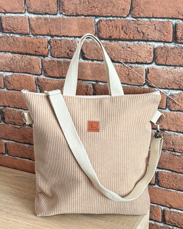 torebka damska ze sztruksu w kolorze beżu, z odpinanym paskiem