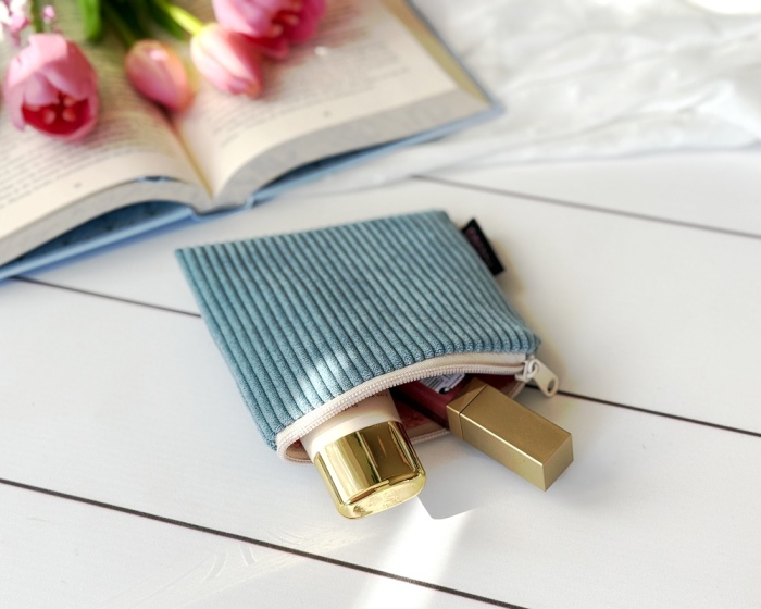 mini etui ze sztruksu zamykane na zamek