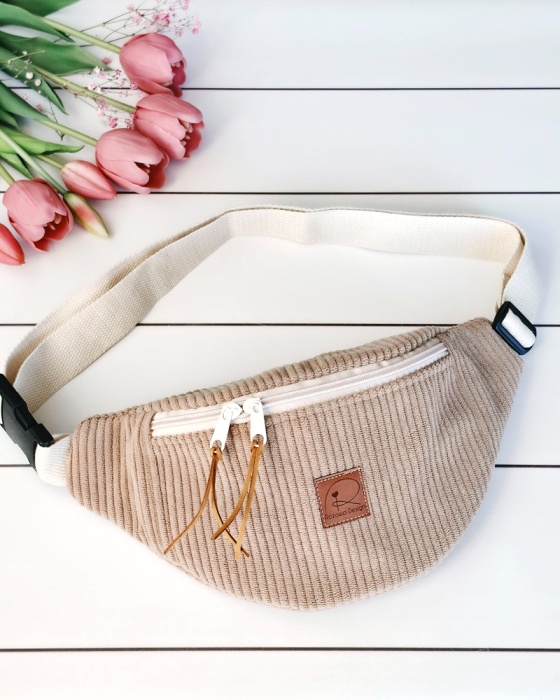 nerka damska sztruksowa zamykana na zamek w kolorze beżowym