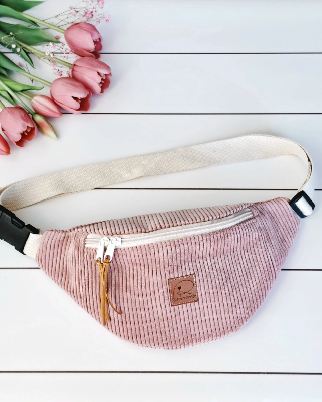 nerka saszetka damska sztruksowa w kolorze jasny pudrowy róż