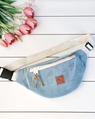 Przejdź do produktu Sztruksowa nerka damska PASTEL BLUE