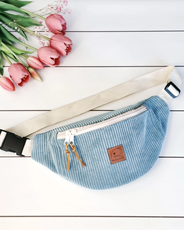 nerka damska sztruksowa w kolorze jasno niebieskim