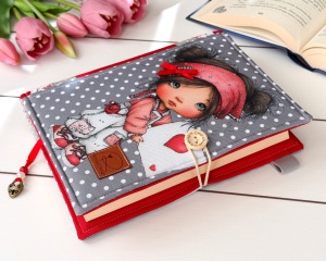 okładka na książki lub kalendarz we wzorze urocza dziewczynka z wszytym uchwytem na długopis