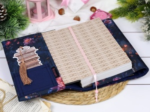 materiałowa okładka na książki handmade we wzorze w blasku świec, widok wnętrza etui