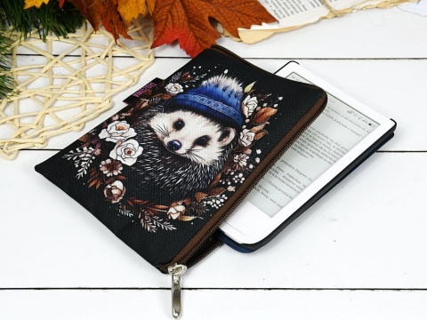 etui na czytnik ebooków z motywem jeża dla jesieniary