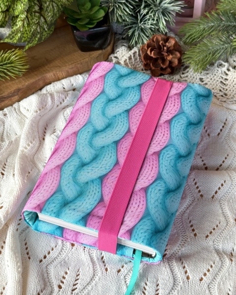 Etui na książkę PASTELOWY SWETEREK - personalizuj