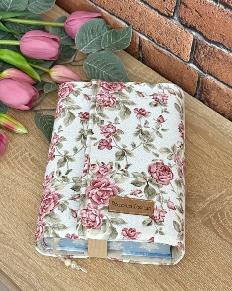 wyjątkowe etui na książki w stylu romantycznym zamykane na gumkę