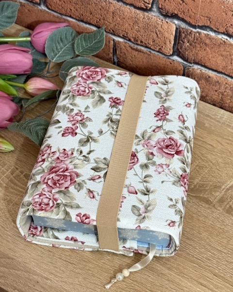 niepowtarzalne etui na książkę w klimacie vintage