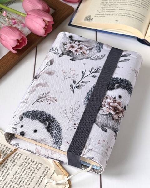 Otulacz na książki w stylu boho RYSOWANY JEŻ - personalizuj