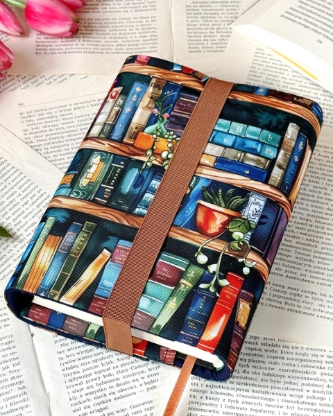 etui-na-duze-ksiazki-biblioteka,-widok-z-tylu