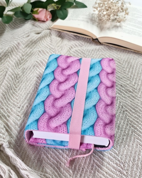 Etui na książkę PASTELOWY SWETEREK