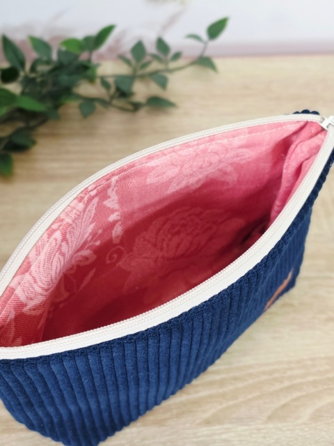Sztruksowa kosmetyczka GRANAT
