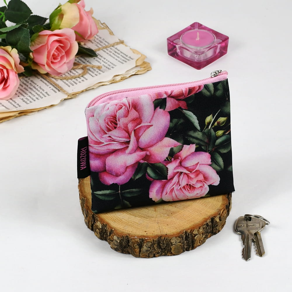 mini etui wzór magic garden dark na czarnym tle, zamykane na zamek, przód